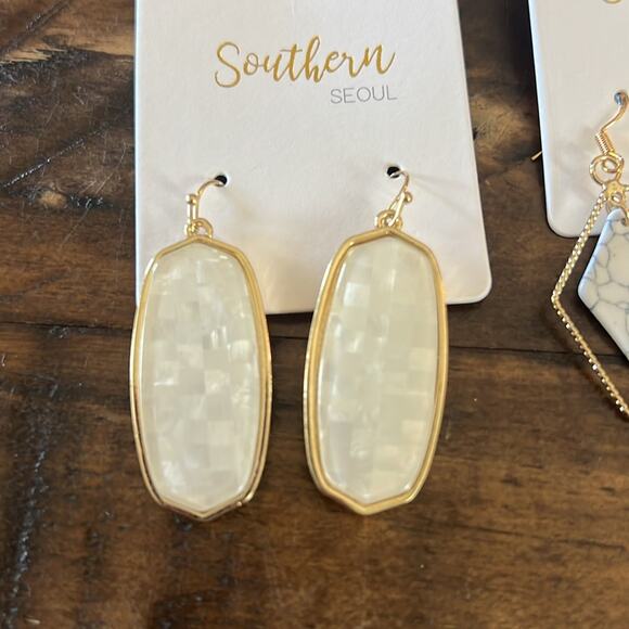 Southern Souel Drop Earrings Goldtone Geometric Fashion Earrings NEW - Picture 2 of 4